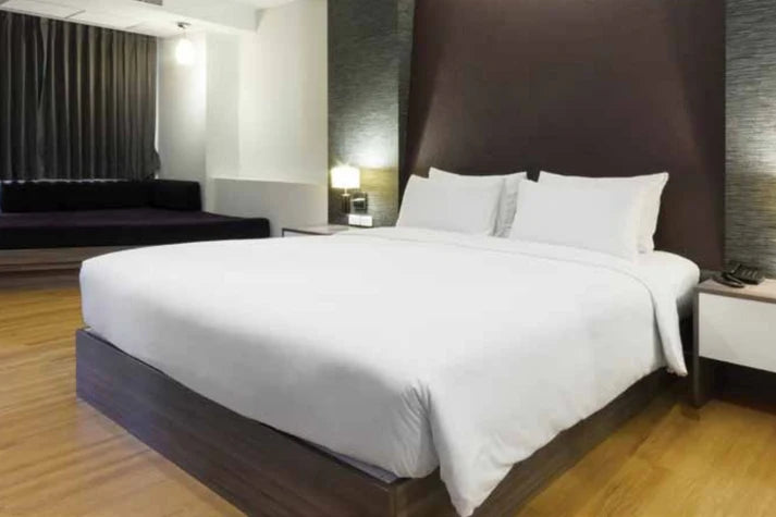 TM Royal Suite T300 Sheet Collection, White